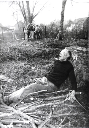 Pavargusio kaimo grimasos