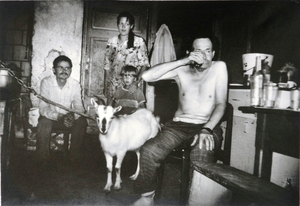 Pavargusio kaimo grimasos