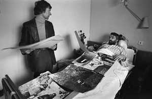 R. Rakauskas ir A. Sutkus ligoninėje. Iš serijos „Fotografai“