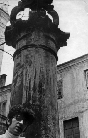 Griša Bruskinas Domininkonų vienuolyno kieme
