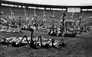 Treniruotė stadione I. Iš serijos „Tautų spartakiada“